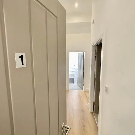 Fountain No 1 With Free Parking *