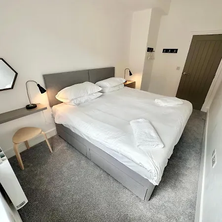 Fountain No 1 With Free Parking Apartment York